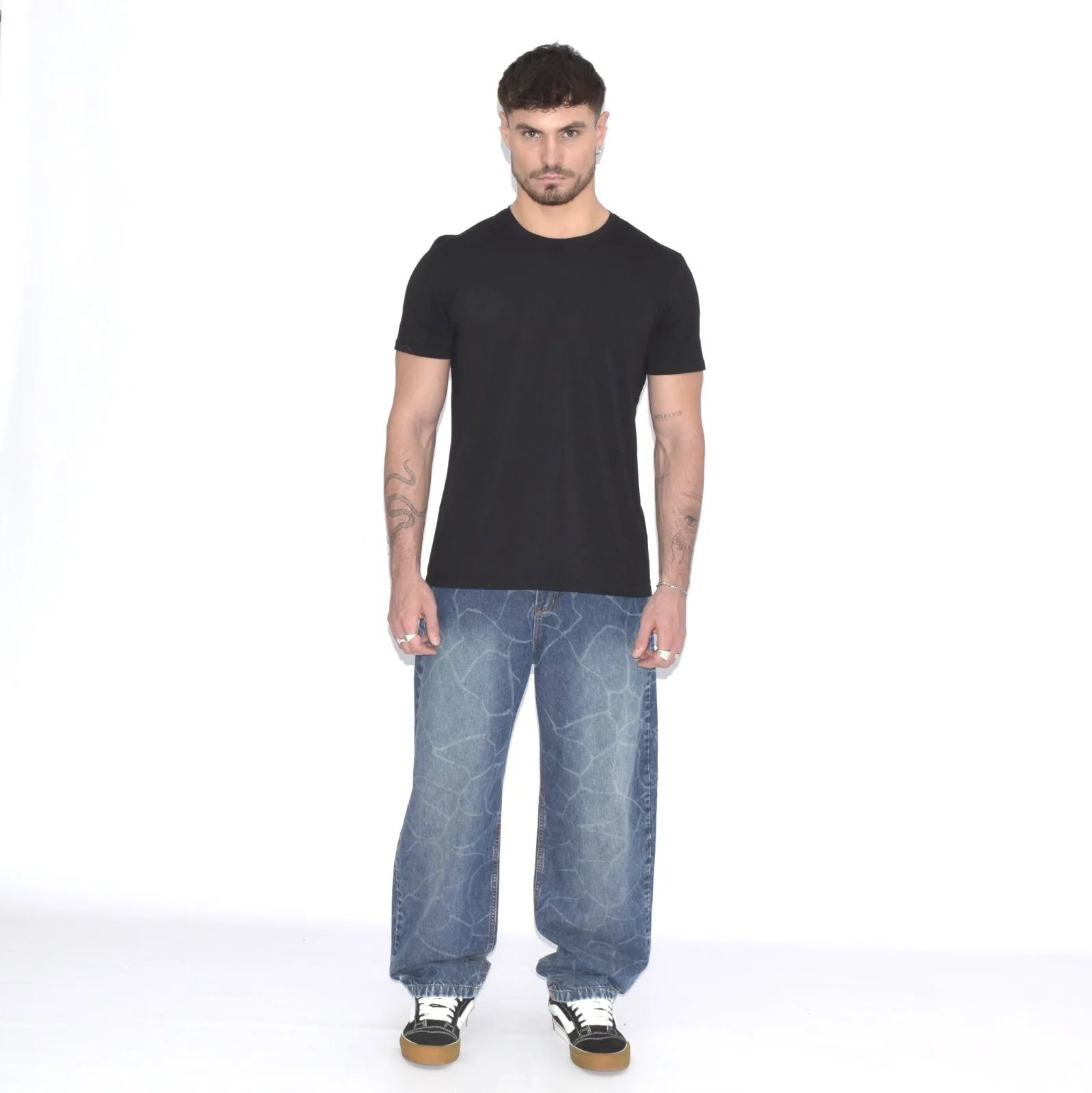 Alternative view of TOBIAS BAGGY